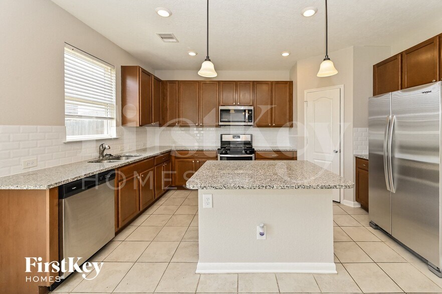 Building Photo - 5139 Castle Discordia St