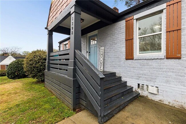 Building Photo - 1298 Gideons Dr SW