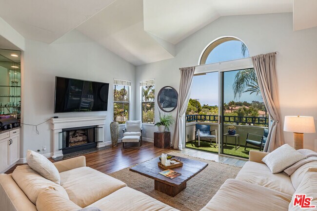 Building Photo - 6451 Zuma View Pl