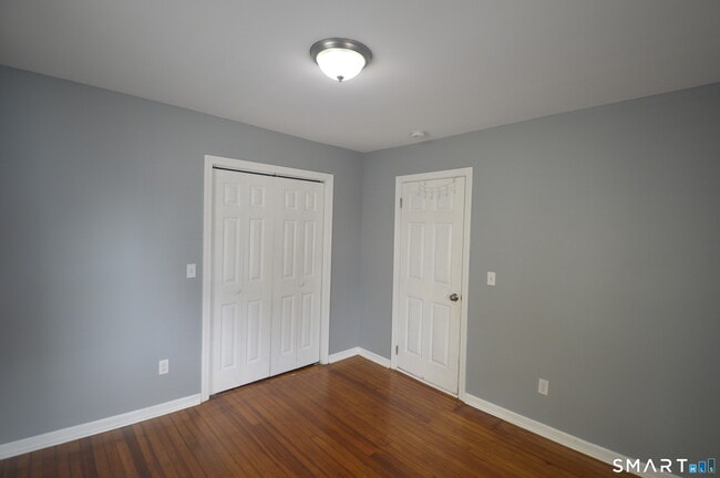 Building Photo - 807 Brewster St