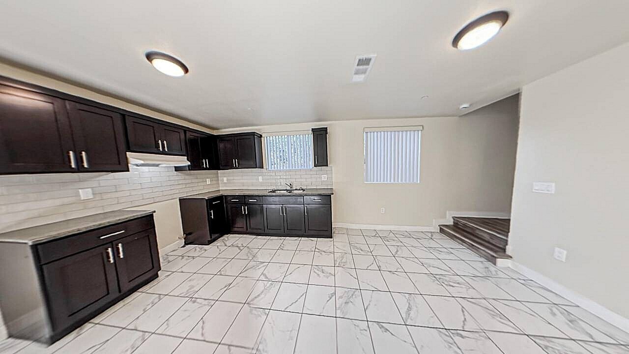 Building Photo - 630 1/2 W 79th St