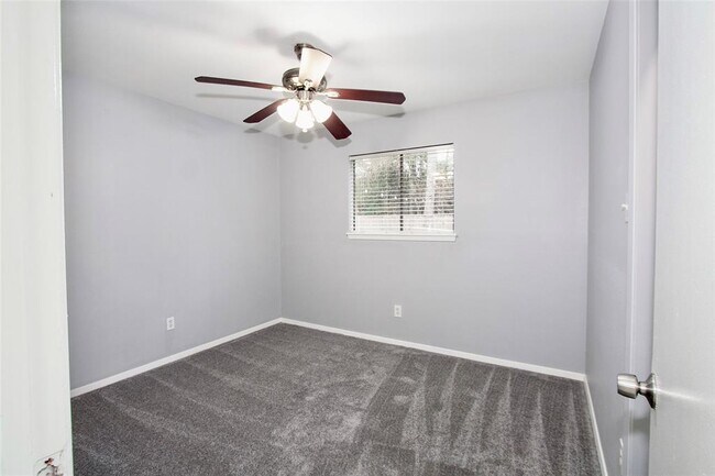 Building Photo - 32 E Bigelow Oak Ct