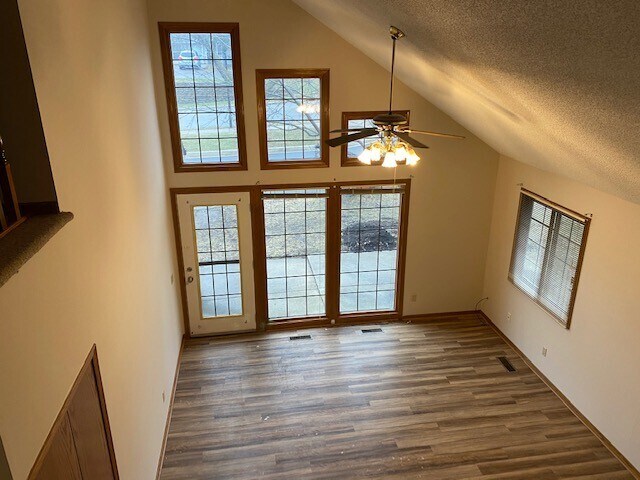 Building Photo - 2349 Cottage Dr