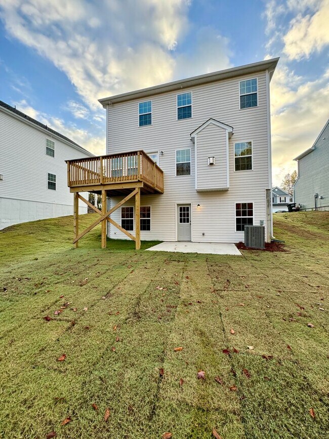 Building Photo - 4BR/2.5BA in Steel Creek's Brightwater Neighborhood