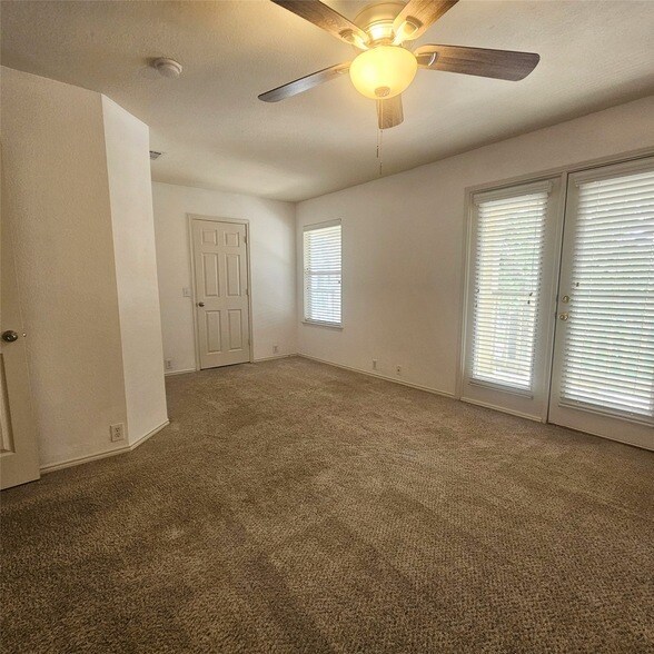 Building Photo - 10741 Traymore Dr