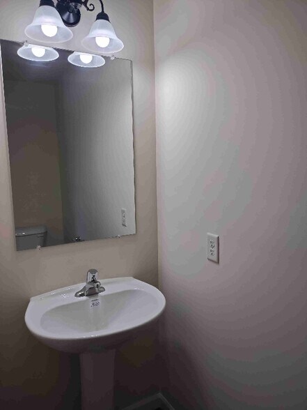 Building Photo - 113 Meadowbrook Ln