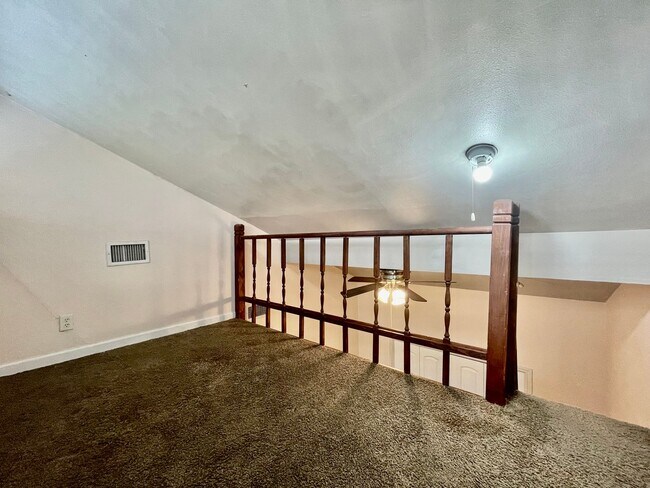 Building Photo - Centrally Located Condo - 2 Bedroom and 2 ...
