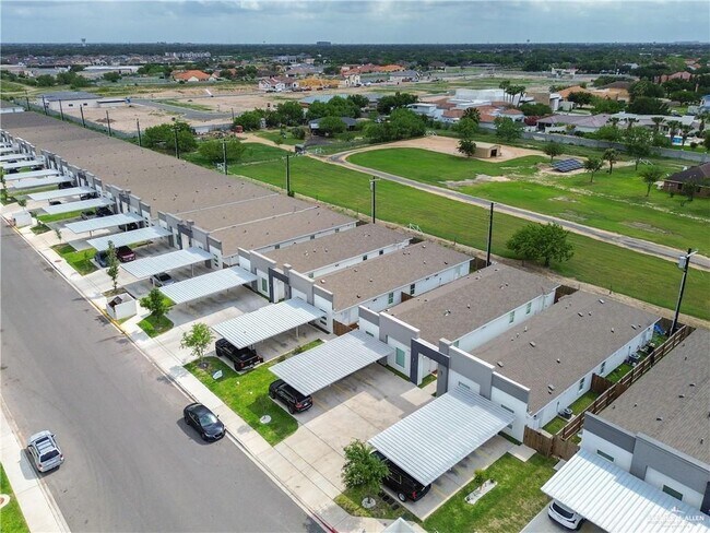 Building Photo - 9 S Colt Ln