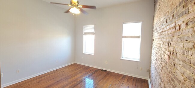 Building Photo - 926 S Hanover St