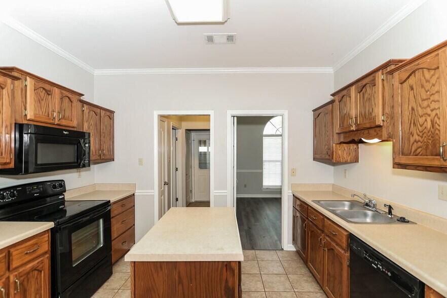 Building Photo - 5033 Thornebrook Cove