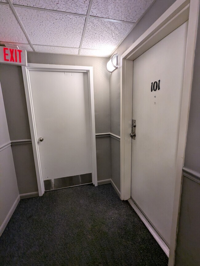 Building Photo - 6840 Blue Heron Blvd