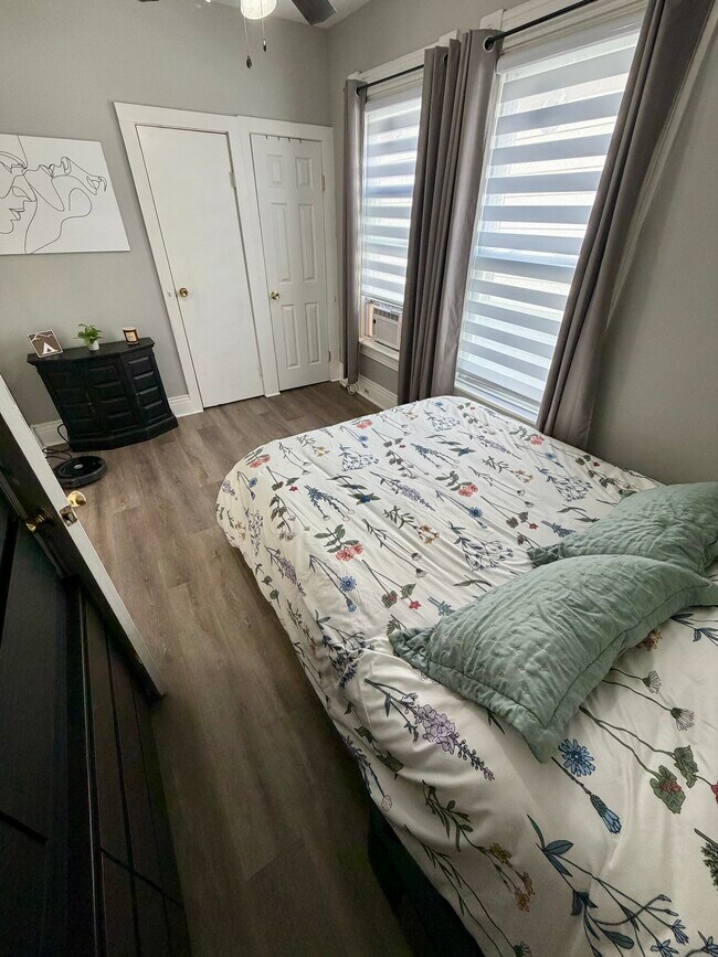 Building Photo - Eastern