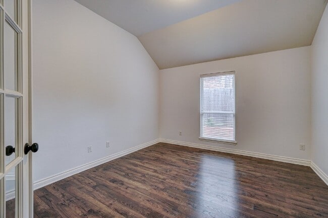 Building Photo - 3900 Sierra Vista Way