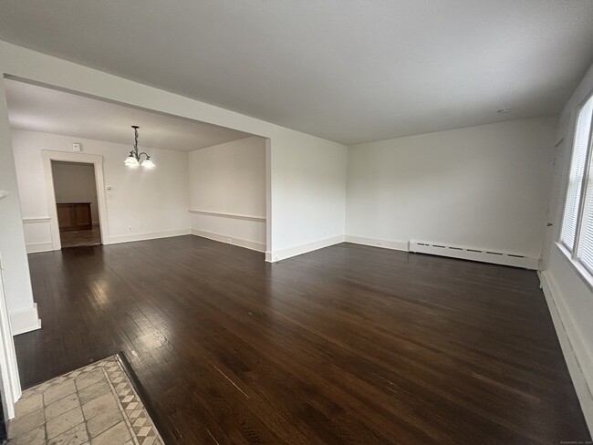 Building Photo - 160 Elm St