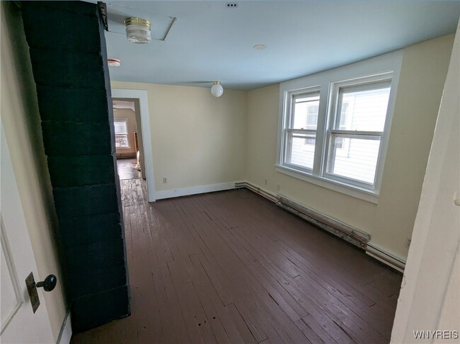 Building Photo - 107 Hawley St