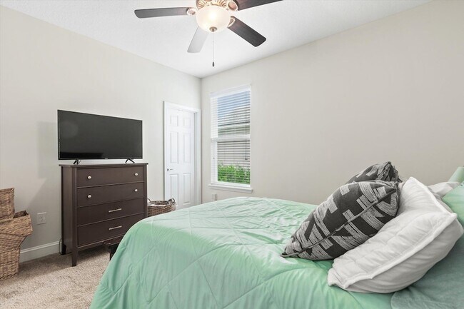 Building Photo - 256 Vivian James Dr