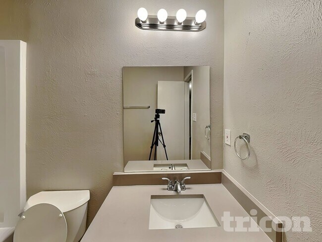 Building Photo - 5001 Oregon Ct