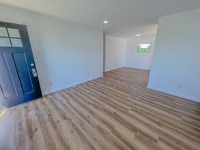 Building Photo - Completely Renovated Ranch in Parkland Sch...