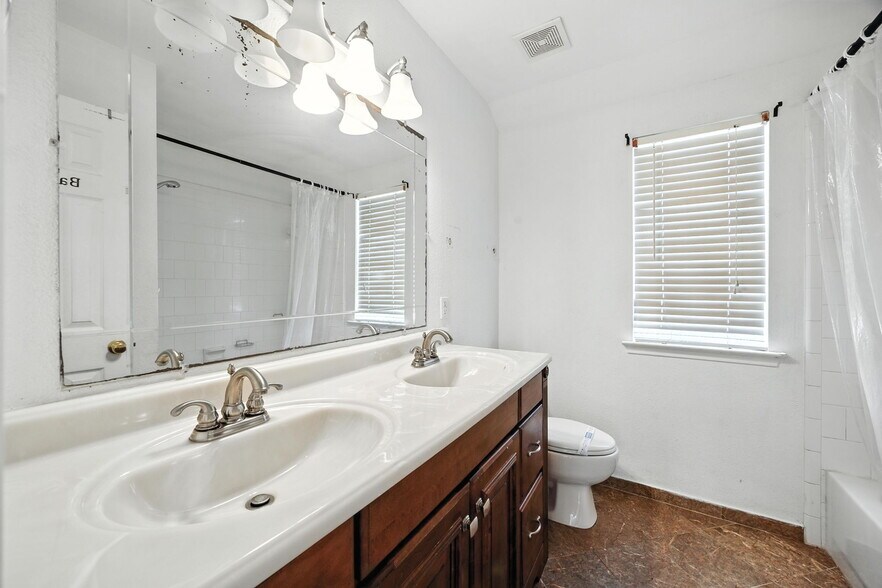 Building Photo - 6651 Canterbury Dr
