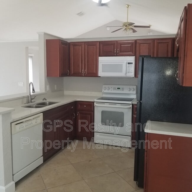 Building Photo - 3359 Hillmont Cir