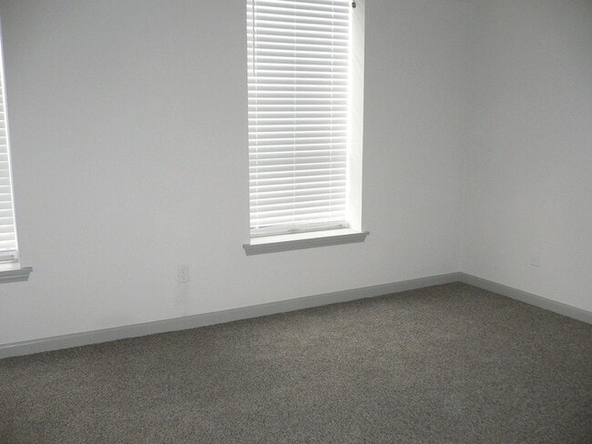 Building Photo - 9820 Park Ln Pl