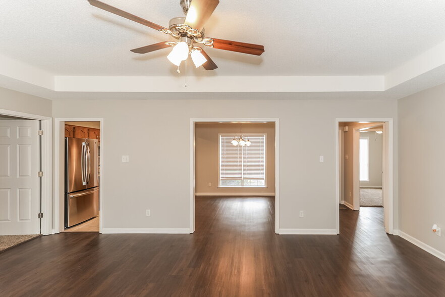 Building Photo - 3448 Pendulum Dr E