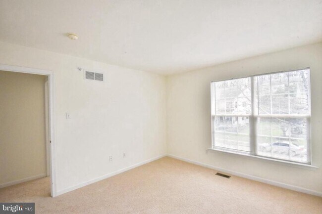 Building Photo - 139 Birchwood Dr