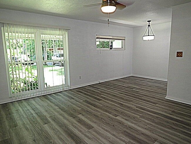 Building Photo - 1714 Hall Dr