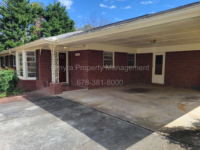 Building Photo - Charming 4 Bedroom Home in Brookhaven!