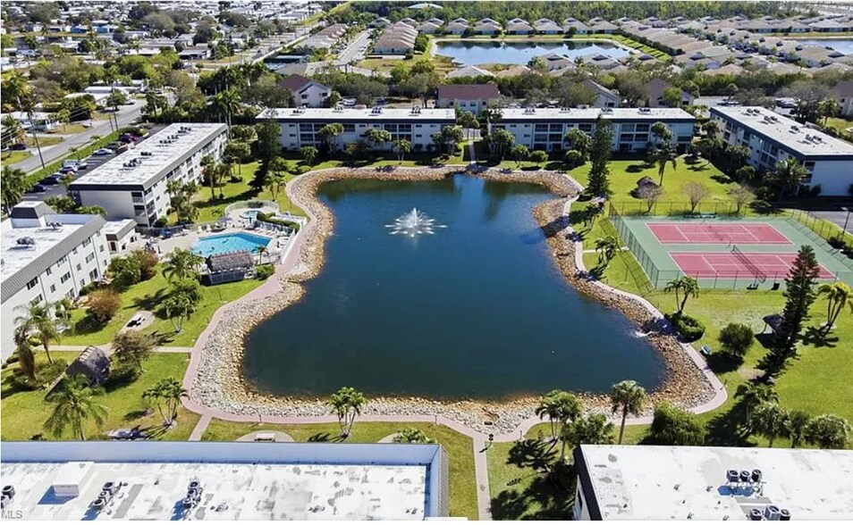 Building Photo - 1024 Manatee Rd