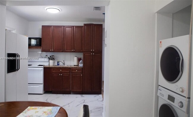 Building Photo - 1821 Harding St