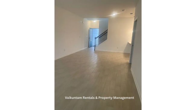 Building Photo - 563 Cherry Elm Dr