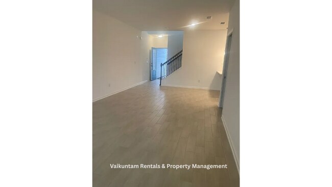 Building Photo - 563 Cherry Elm Dr