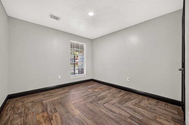 Building Photo - 19326 Leafwood Ln