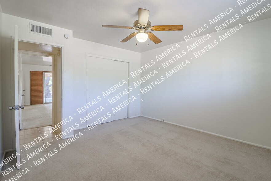 Building Photo - 4201 E Stanford Dr