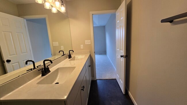 Building Photo - 502 Apple Orchard Lane