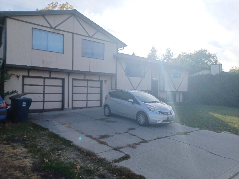 Building Photo - 3912 E Hartson Ave