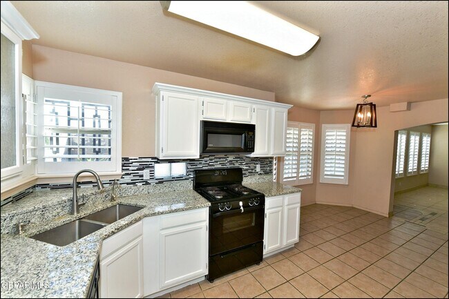 Building Photo - 1416 Stone Canyon Way