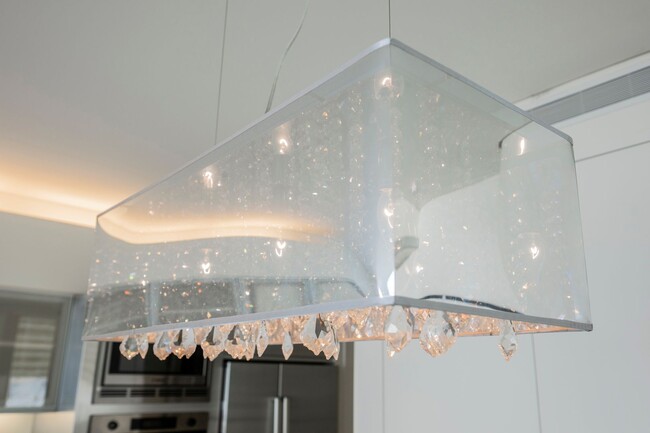 Building Photo - Luxurious premium corner unit nearly 1600 ...