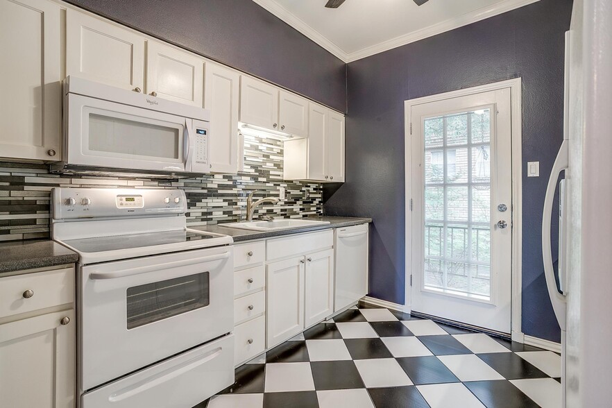 Building Photo - 4312 Bellaire Dr S