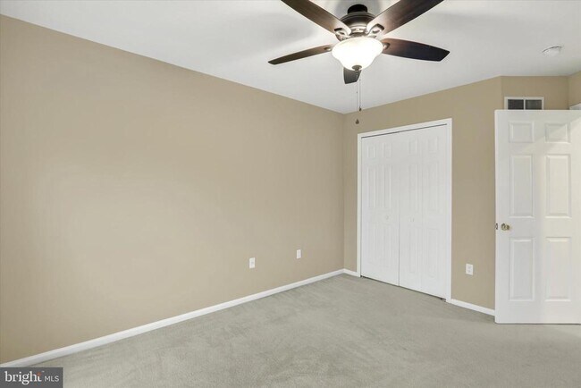 Building Photo - 102 Julian Dr E