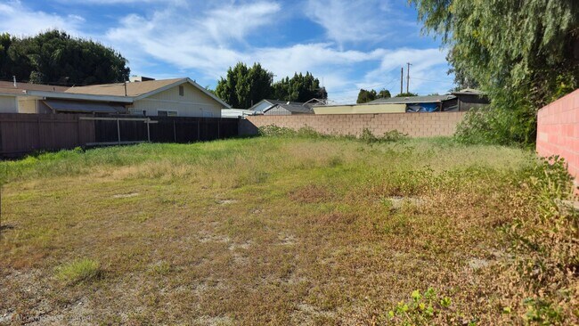 Building Photo - 2-Bedroom Single-Family Home in Pacoima – Large Fenced Yard & Garage