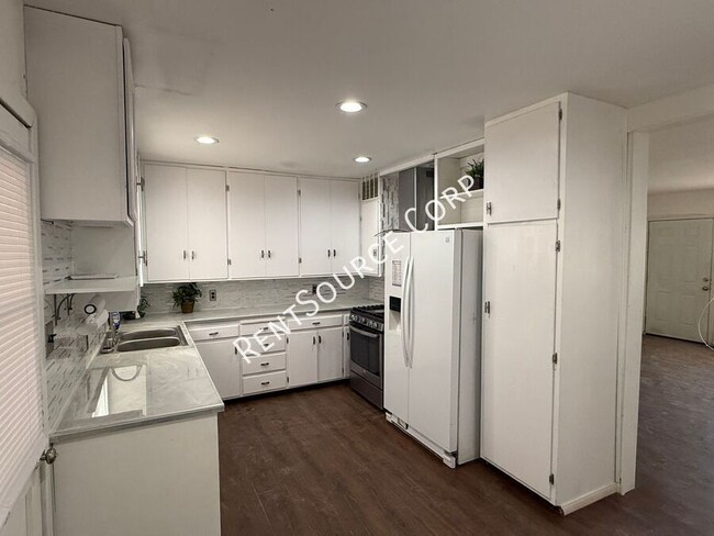 Building Photo - 26335 Community Blvd