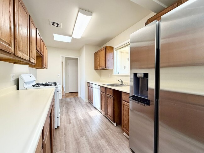Building Photo - Spacious Ranch-Style Home with Bonus Room ...