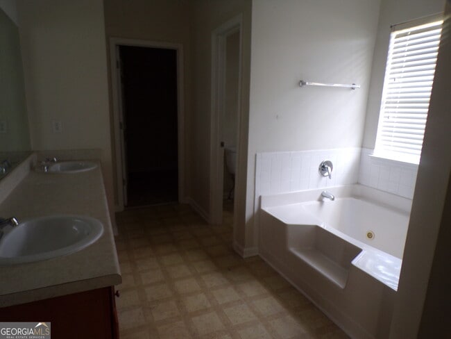 Building Photo - 1527 Paceville Ct NE