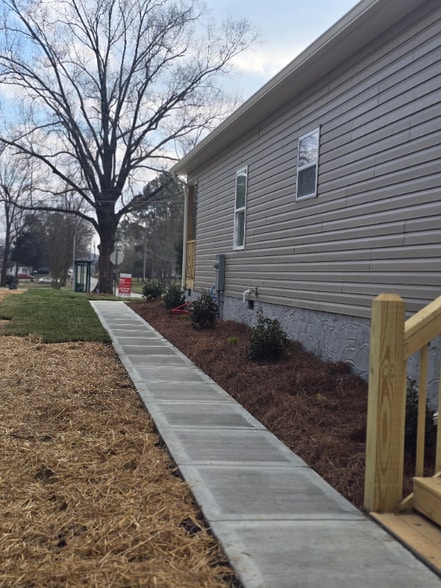 Building Photo - 5805 Talladega Dr