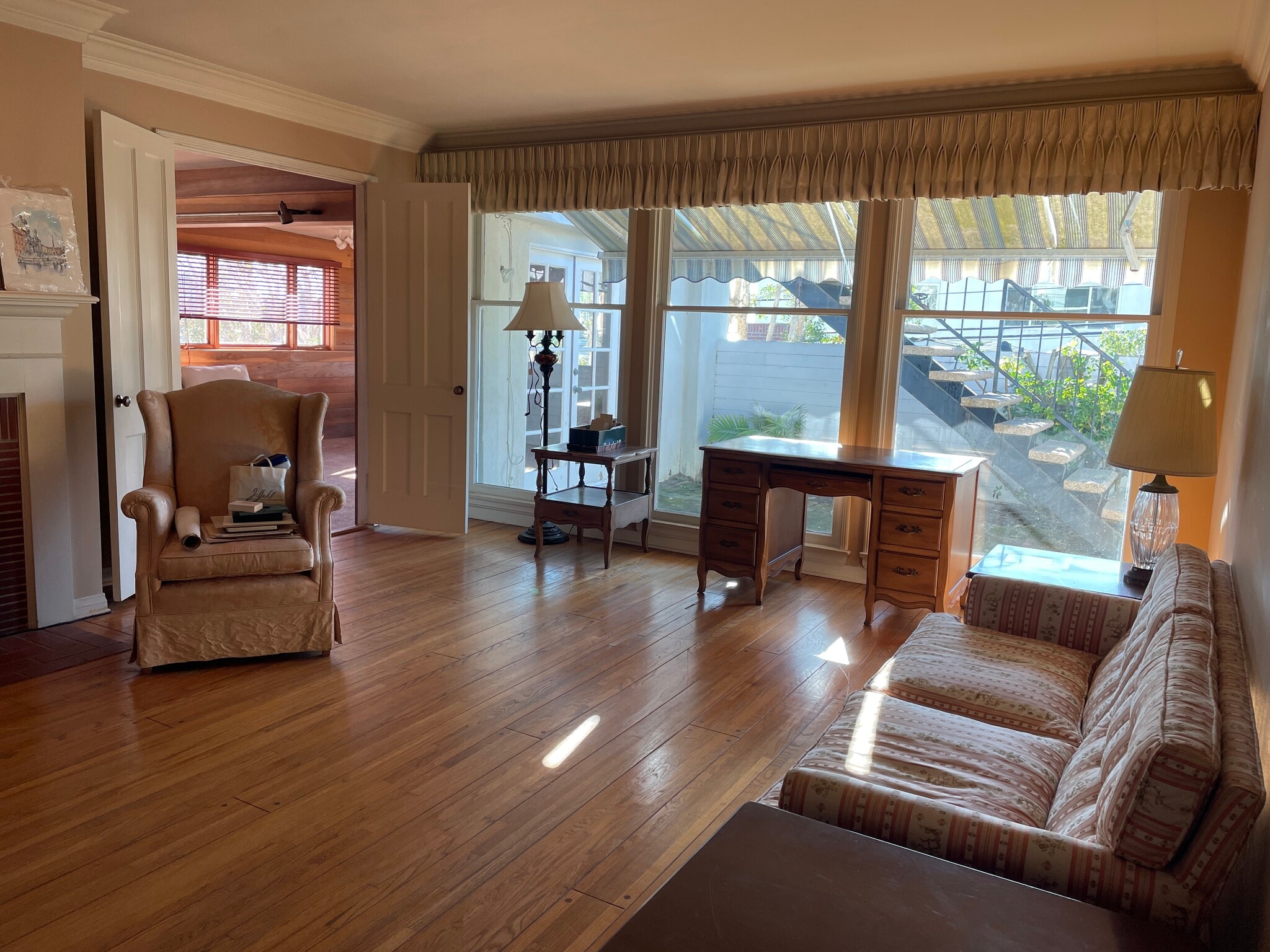 Living room - 2125 Manhattan Ave