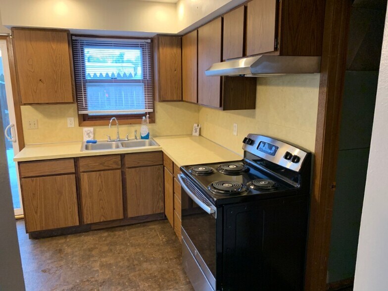 Building Photo - 203 E Wilson St