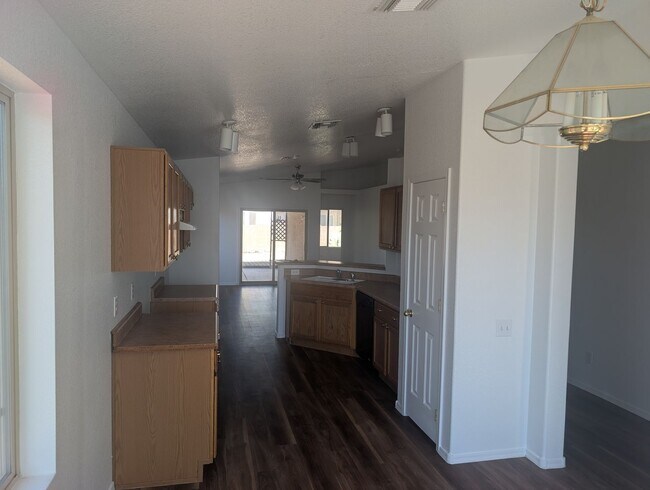 Building Photo - Great Northwest Tucson Area Location