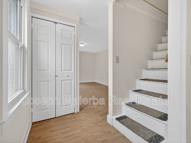 Building Photo - 483 Boswell Ave